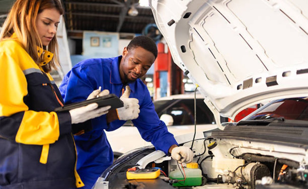 Escola de mecânica automotiva, vale a pena?