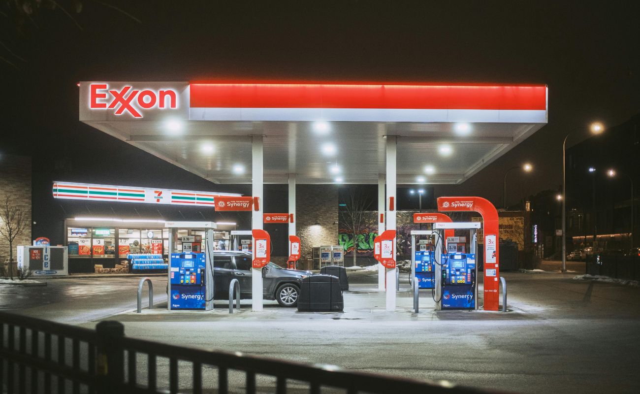 Gasolina Aditivada ou Comum? O Guia Definitivo para Evitar a Borra no Motor