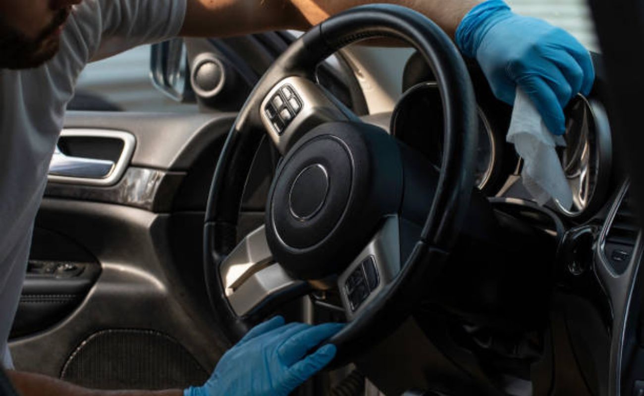 Como fazer a limpeza interna do automóvel?